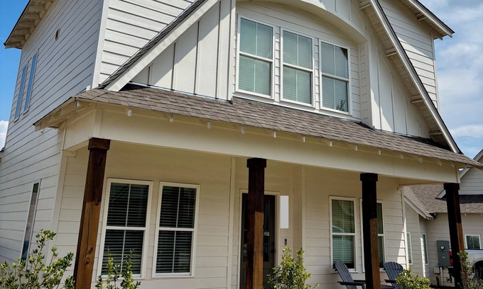 Auburn House | 1.6 miles from Jordan-Hare Stadium