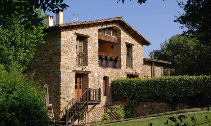 Sales de Llierca Apartment | 100 m² Apartment ∙ 3 bedrooms ∙ 8 guests