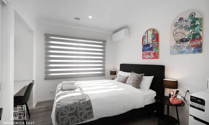 Brunswick East Hotel | 104 Chic Queen BR w/Fast WiFi - 18 mins tram to CBD
