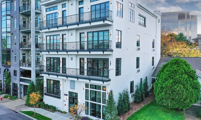 West End Hotel | 121 Hotel Floor 3 Buyout by AvantStay | Entire Third Floor Buyout of 121 Hotel!