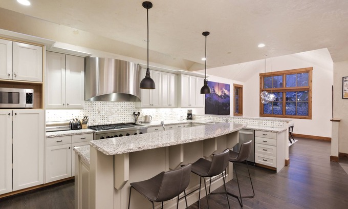 Aspen House | 12MM Aspen Residence -Walk to Town & Ski Slopes by Aspen Vacation Rentals