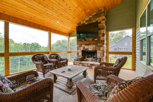 Clarkson House | 14 Mi to Mammoth Cave NP Spacious Family Home