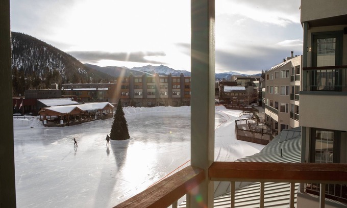 Lakeside Village Condo | 1538 Lakeshore 1 Bedroom Condo by RedAwning
