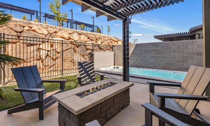 St. George House | 1622| Private Swim Spa, Hot tub, Pickleball Courts