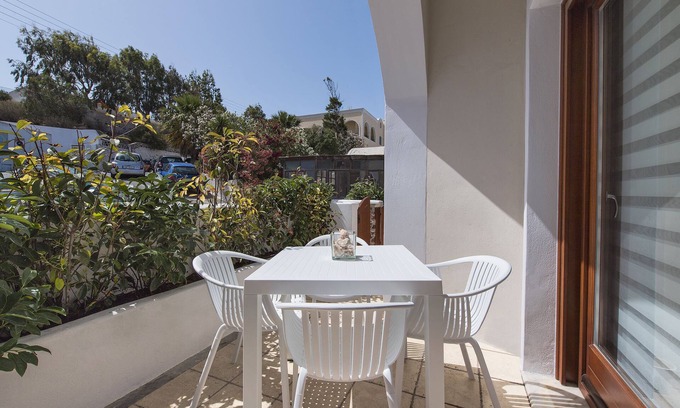 Fira House | 2 bdr House-fira Centre-private Parking-5 Guests