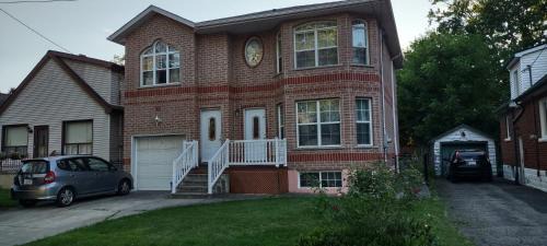Hamilton Apartment | 2 bdrm apartment 3 min walk to McMaster University