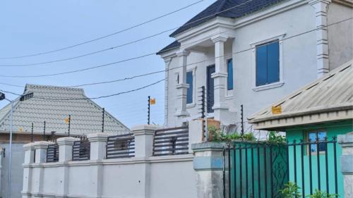 Benin City Apartment | 2-Bedroom Apt Short let in Benin City-Hosted by Tomla Built in 2025
