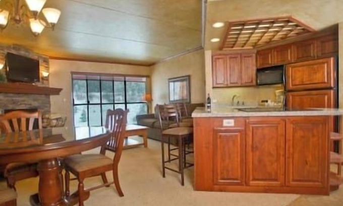 Peak 9 Resort | 2 BEDROOM SUITE-BEAVER RUN-SLEEPS 6 BRECKENRIDGE!