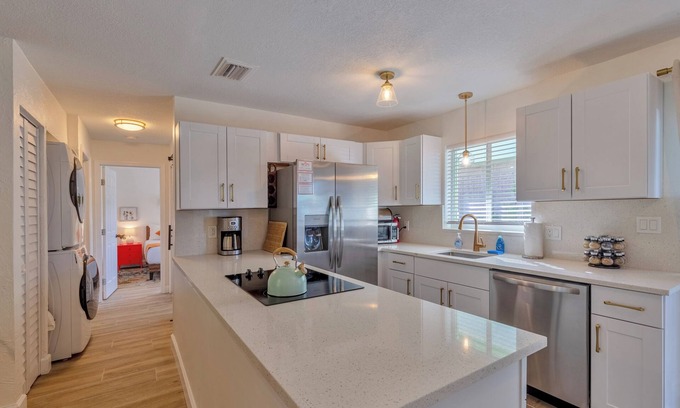Dunedin Condo | 2 King Beds Free Beach Pass 1 Mile To Honeymoon Island Beach Essentials Included