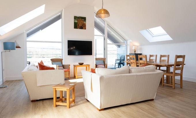 Kippford Cottage | 2 Kippford Slipway - a house that sleeps 6 guests in 3 bedrooms