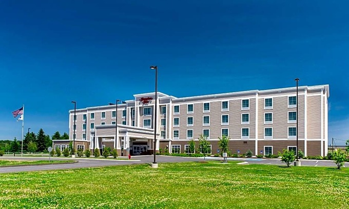 Presque Isle Hotel | 2-Star Hotel ∙ Hampton Inn Presque Isle