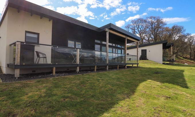 Aberfeldy Cottage | 2 STRATHTAY LODGES, family friendly, with open fire in Aberfeldy