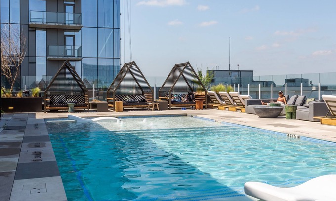 Rainey Street Historic District Apartment | 20th floor condo with pool on Rainey St by Locale