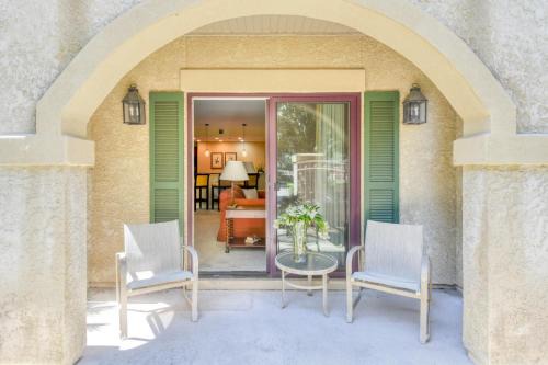 St. Augustine House | 2BR 2 with fenced courtyard patio 4106R2