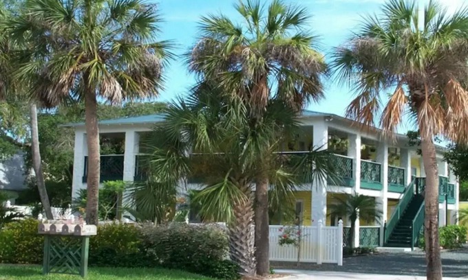 Melbourne Beach Apartment | 2BR Beachside Escape: Ideal for Mid-Term Stays.nWalk to the beach.