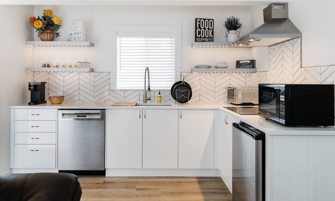 Bothell Apartment | 2BR Guest-suite hosted by Cathy and Yang