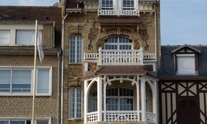 Saint-Regnobert-de-la-Cote-de-Nacre Apartment | 2nd floor Facing the sea Villa La Loggia 1901