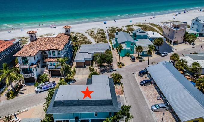 Redington Shores House | 3 Bed - Cozy & Coastal Beach House Steps Away from Beach