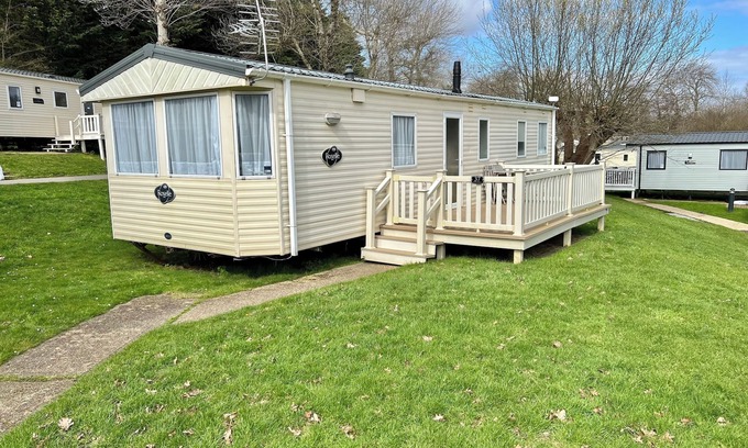 Shanklin House | 3 Bedroom Caravan, Shanklin, Sleeps 6, Dog Friendly