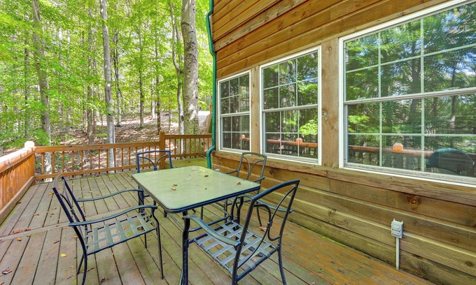 Byrdstown Cabin | 3 Mi to Dale Hollow Lake: Wooded Retreat w/Decks!