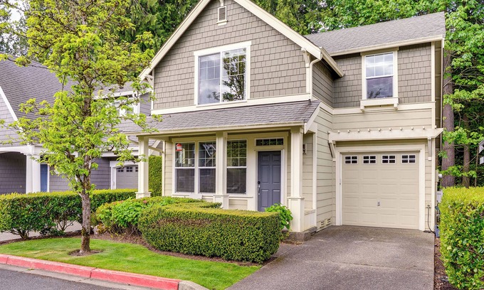 Bothell House | 3 Mi to Dtwn Bothell: Quaint Family Home w/Patio