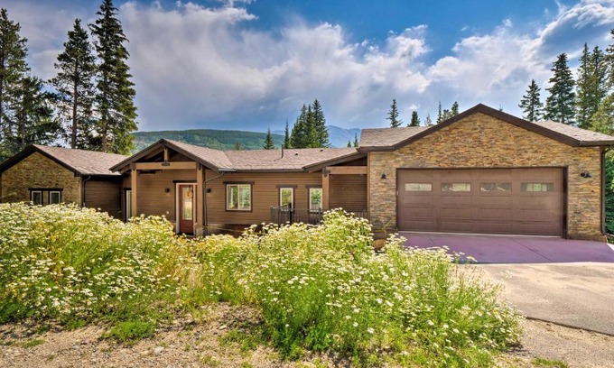 Crown House | 3 Mi to Ski Resort Modern Breck Home with Hot Tub!