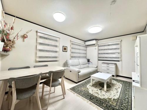 Kita Apartment | 3 mins to Sta 9mins Direct to Ikebukuro 10mins to Ueno 13mins to Shinjuku Whole House Gread Location Easy to EverySpots Max for 6