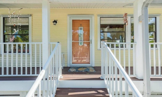The Dunes House | 35 Palms Cottage-Relax & unwind in this centrally located 3 bedroom/2 bath home