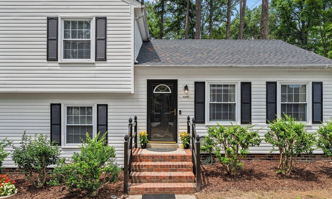 Midlothian House | 4-bedroom house in charming Midlothian 20 min to Richmond and Petersburg.