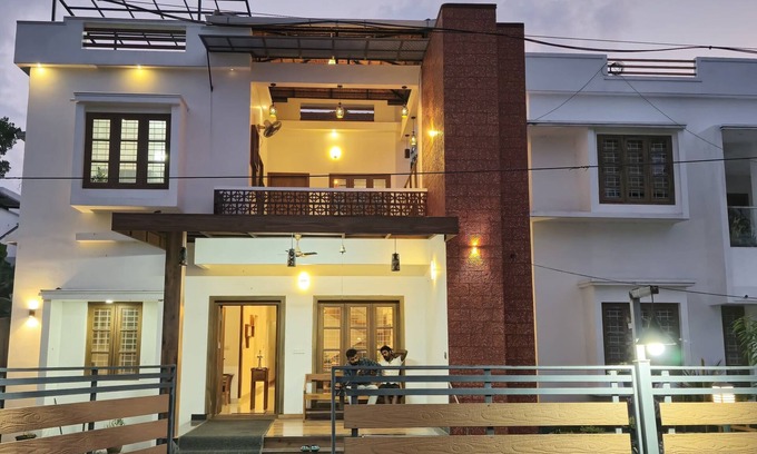 Alappuzha Villa | 4-bedroom villa in charming Alappuzha with AC, WiFi. Relax and unwind.