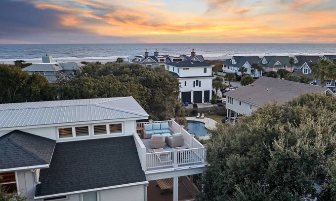 Isle of Palms House | 4202 Palm Blvd.- 7 bedrooms, pool, putting green, Ocean side of Palm Blvd.