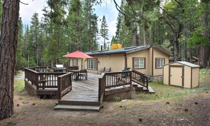 North Wawona House | 42R Rosenberg's Creekside Cabin