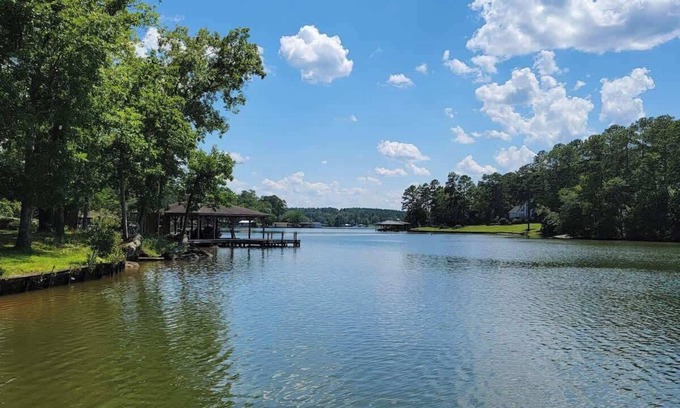 Milledgeville House | 4bd/3bth, Sleeps 14, Pool Table, Fire pit + More!