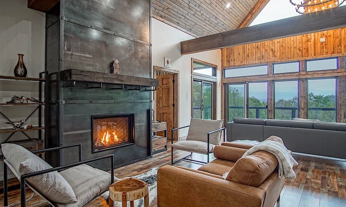 Slatyfork Farm House | 5 Br: Cupp Runneth Over - Luxurious retreat nestled 9.7 miles from Snowshoe