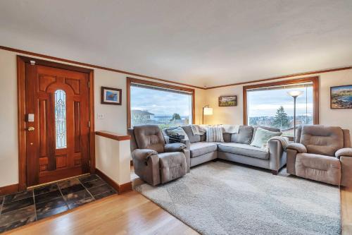 Gatewood House | 5 Mi to Dtwn Seattle Home with Ocean and City Views