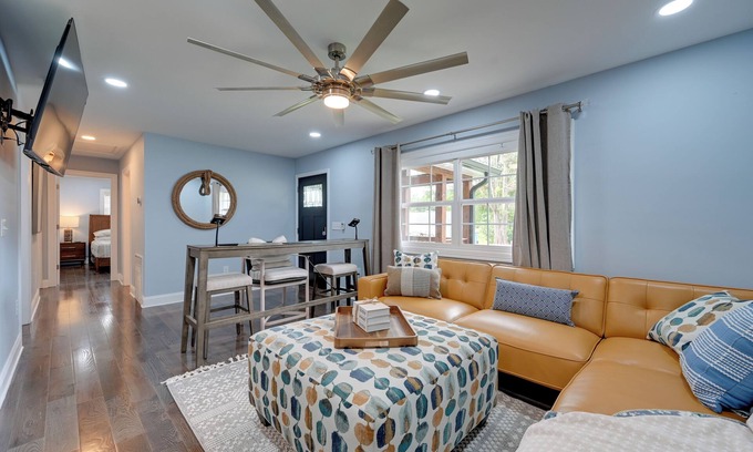 Midway House | 5 Mi to Lake Thom-A-Lex: Pet-Friendly Retreat