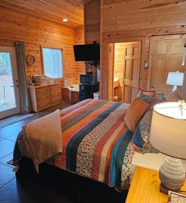 Eureka Springs Apartment | 5 Min To Beaver Lake King Bed Fire Pit Jetted Tub #4