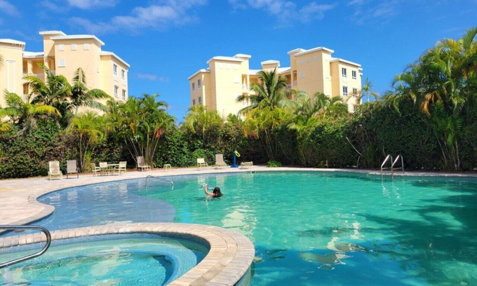 Bahamas Terrace Condo | 5 Min Walk to a Beach Paradise