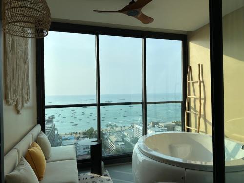 Pattaya Bay Apartment | 503 Edge芭提雅25层正海景大二房二厅二卫, 沙滩+步行街+购物中心