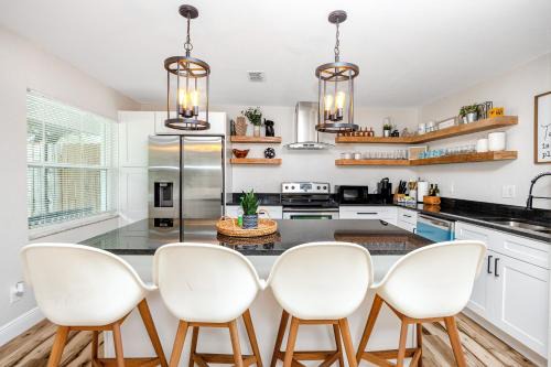 Largo House | 7 People 4 Beds - 8 mins to beach by car - 2 mins to downtown - MODERN
