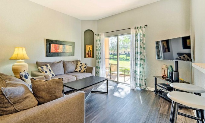 Regal Palms House | 9 Mi to Disney Davenport Townhome with Resort Pool!