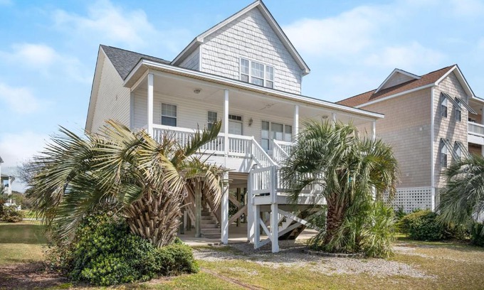 Yaupon Beach House | A Bit O'Heaven by Oak Island Accommodations
