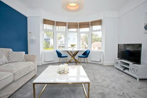 Sandbanks Apartment | A Piece of Seaside Serenity on the Sandbanks Peninsula