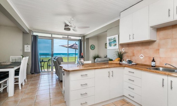 North Creek Apartment | Absolute Beachfront Apartment 8B