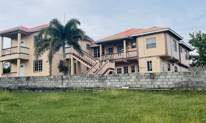 Brighton House | Accommodate up to eight guest - Hibiscus apartments