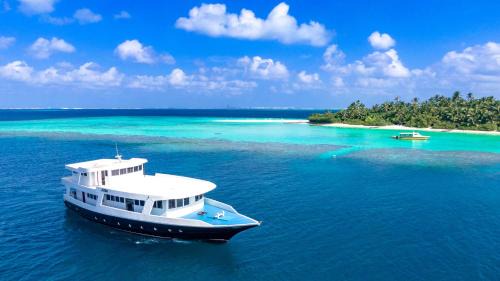Hulhumale Boat Rental | Aisha Safari