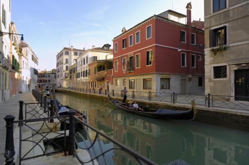Santa Croce Hotel | Albergo Basilea