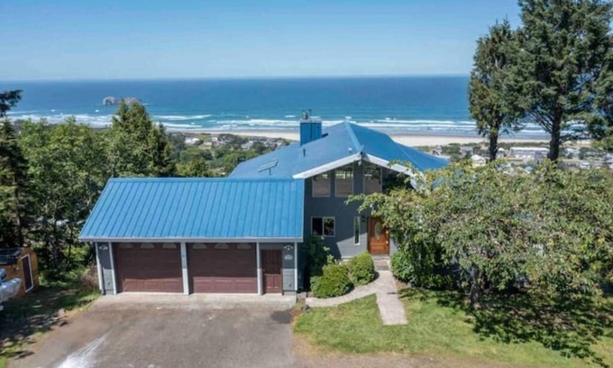 Rockaway Beach House | Amazing Beach Getaway