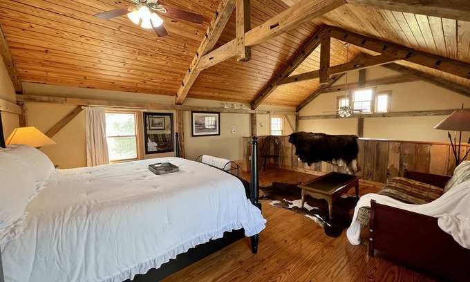 Fredericksburg Cabin | Amish cabin at Wolf Creek Guest Ranch