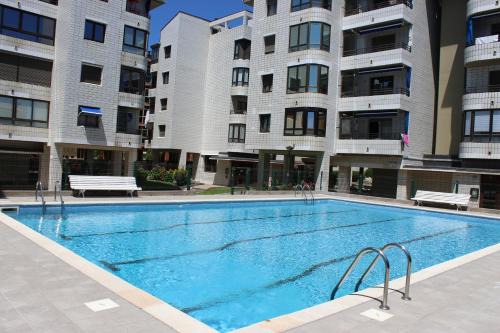 Zarautz Apartment | Apartamentos Zarautz Playa4, con piscina y garaje